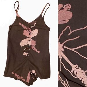 Kealopiko Pua Aloalo Romper. Size XS (runs large)